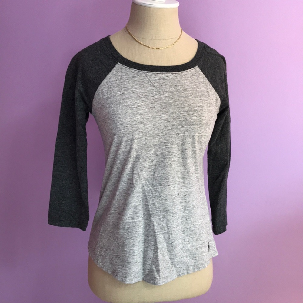 A&F heather grey raglan tee sz S